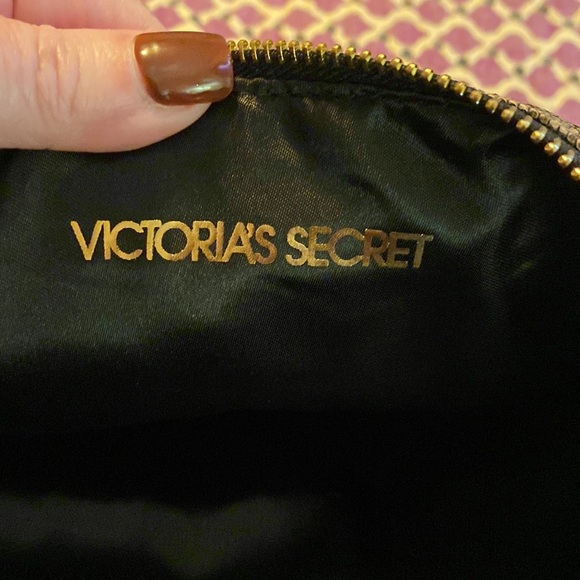 Victoria’s Secret gold metallic clutch. VS105 - Picture 4 of 5